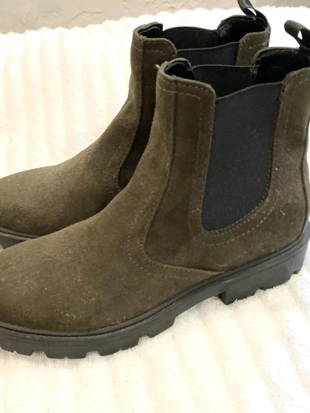 Nine West forest Green micro suede ankle boots